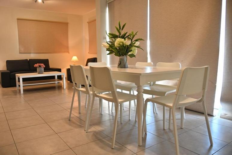 Edessis Beach House Лимасол Экстерьер фото